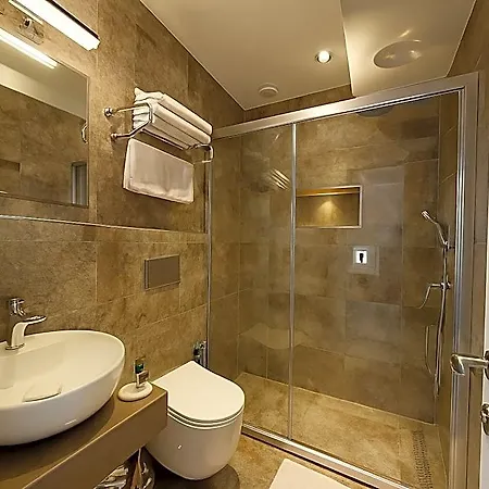 מלון Axu Airport 5*